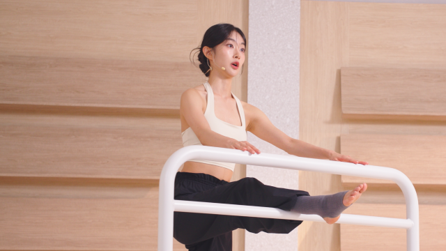 4. 매일 하면 온몸이 가벼워지는 전신 발레 바 스트레칭