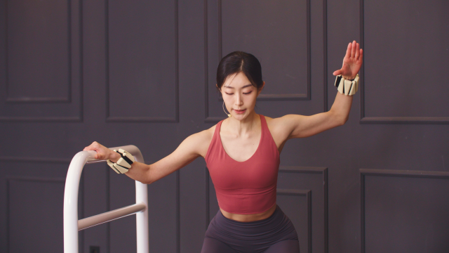 8. 탄탄한 상체와 팔 근력을 위한 바레